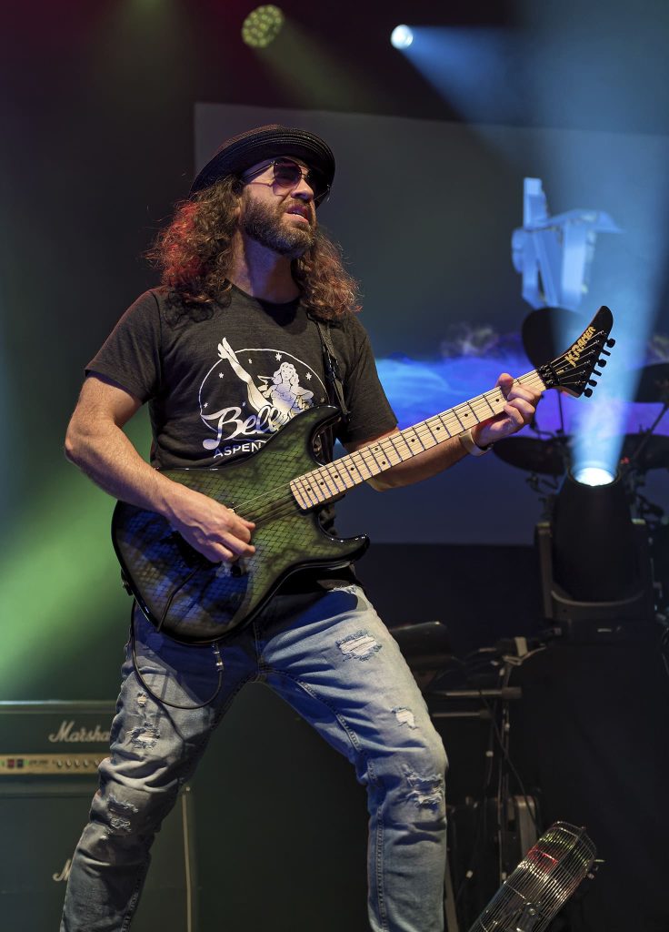 Dave Weiner guitariste de Steve Vai en tournée