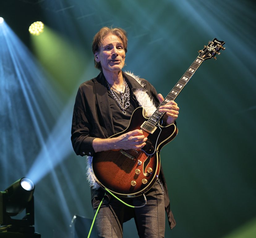 Steve Vai le maestro de la six cordes