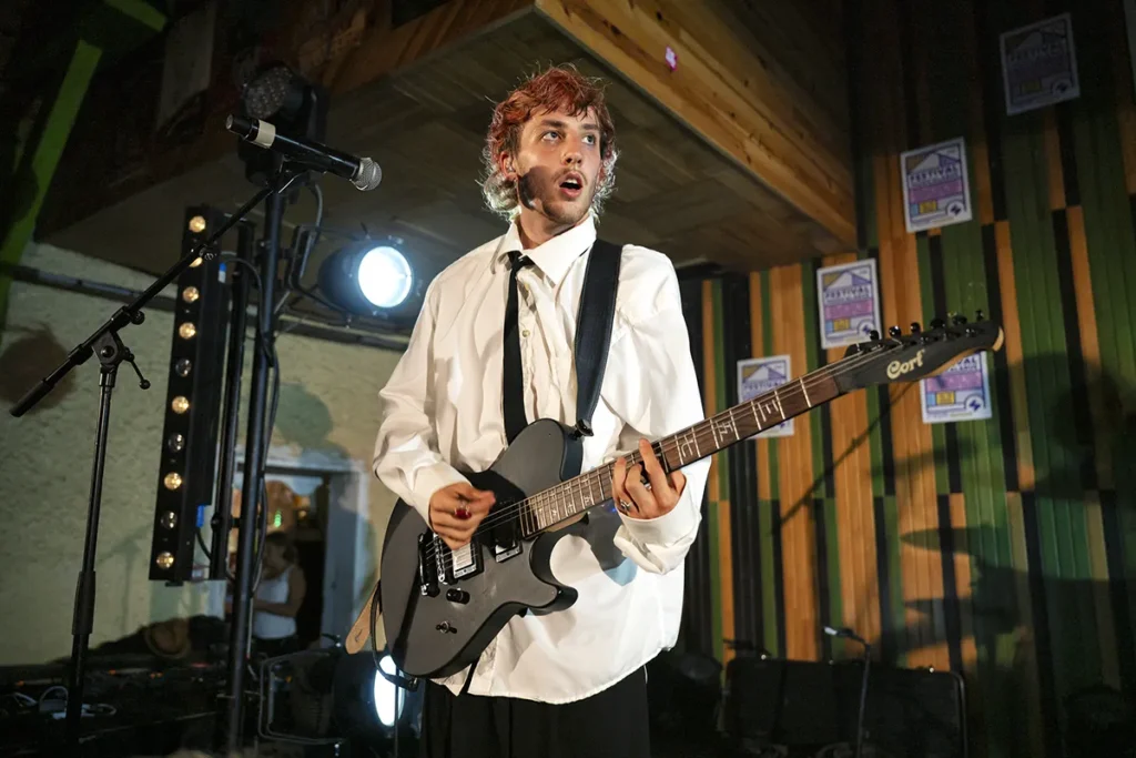WEB_Musicalarue - ELLIOTT