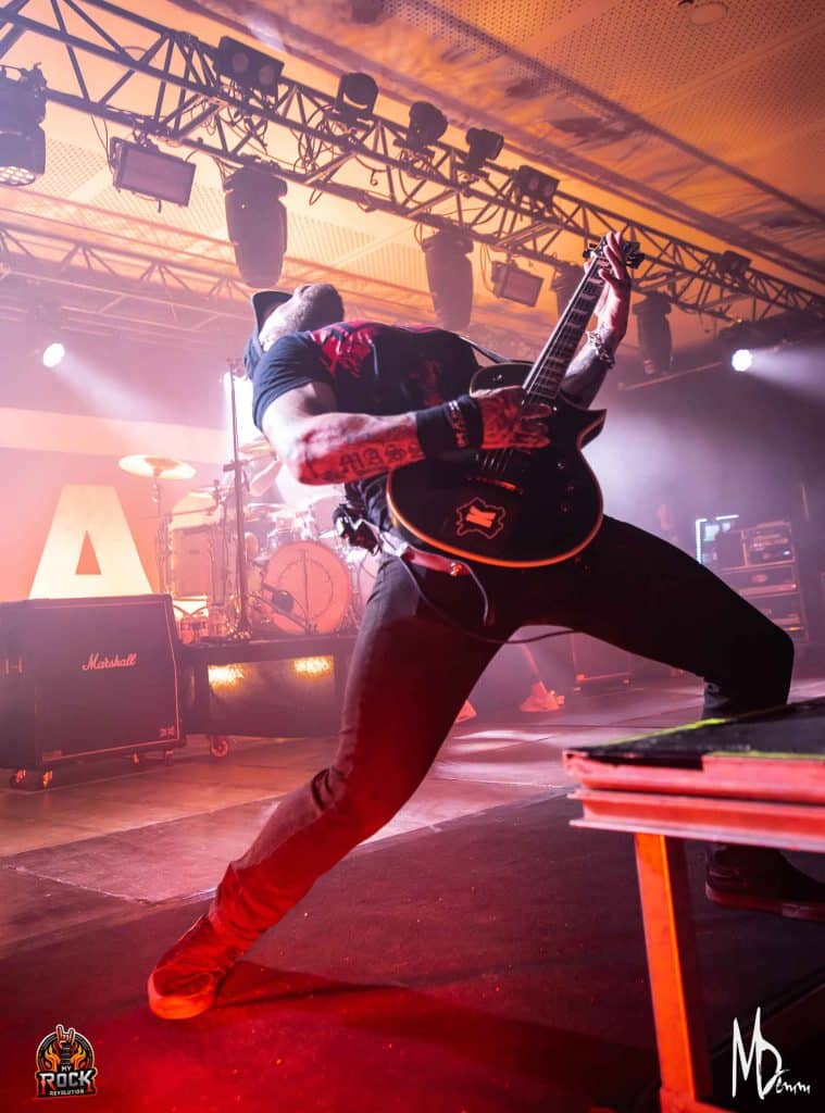 Mass Hysteria - 5