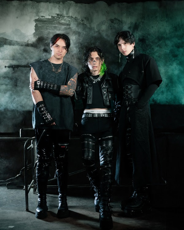 TSS will release their new album END OF TIME, out June 27 via Fearless.