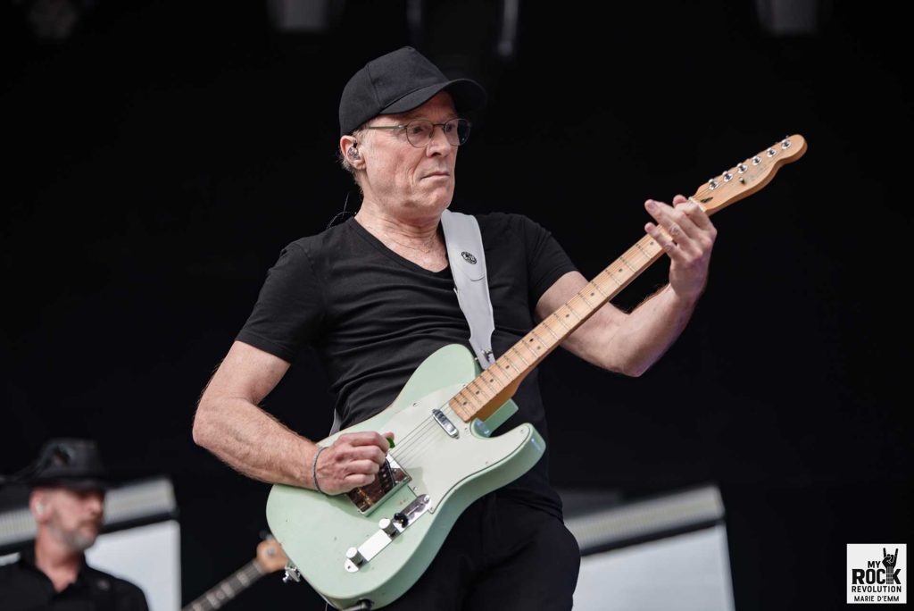 SUPERBUS AU JARDIN DU MICHEL - Michel « Mitch » Giovannetti - guitare, chœur