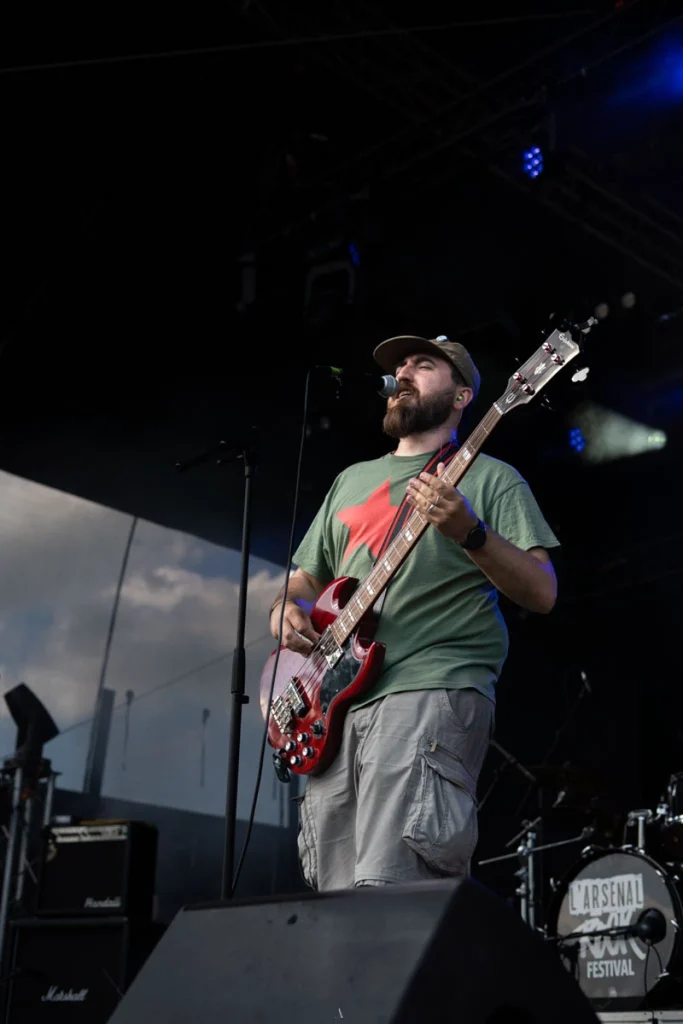 Pogota – Bassiste sur scène de l'Arsenal Rock 2025