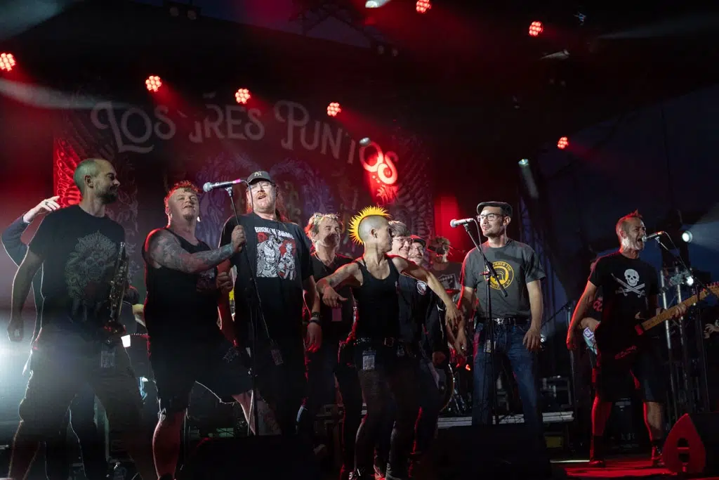 Los Tres Puntos et leurs invités réunis sur scène – Arsenal Rock Festival 2025