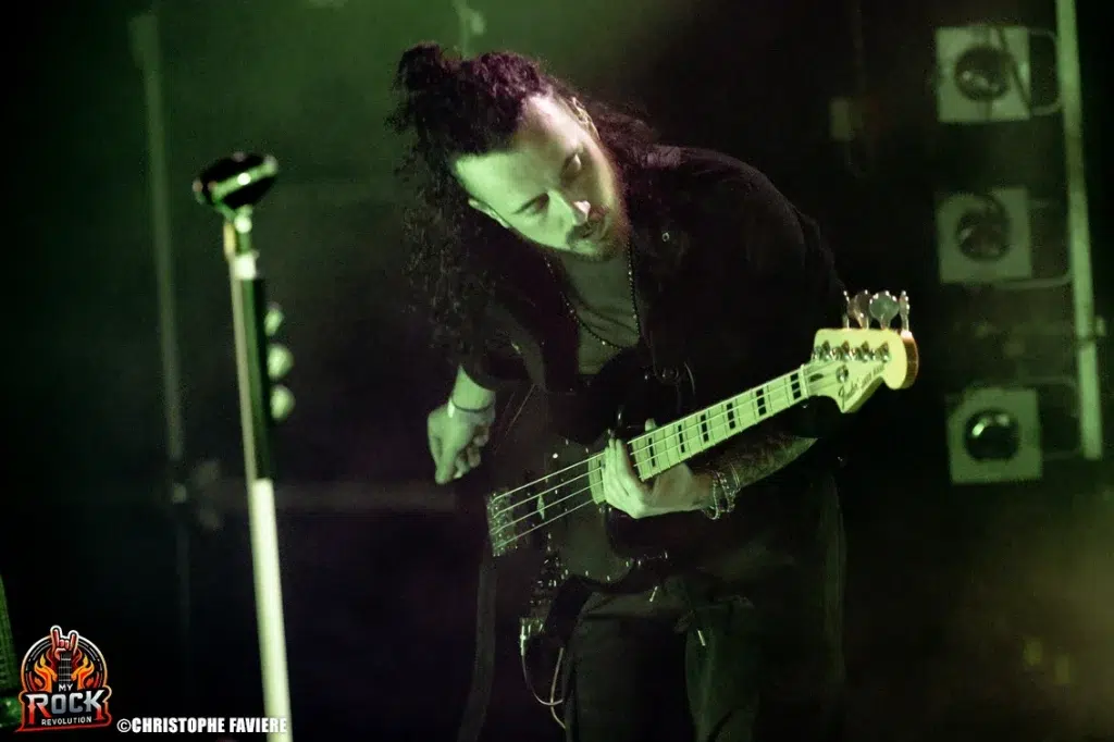 Halflives en performance live au Petit Bain