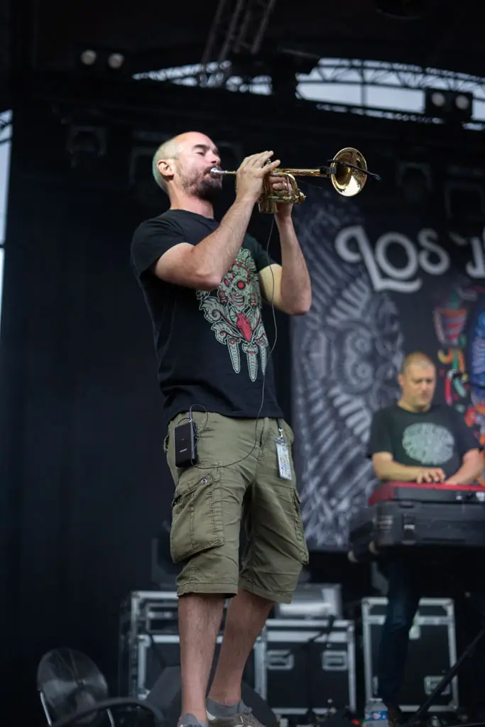 Trompettiste de Los Tres Puntos lors de leur concert à Beautor – édition 2025