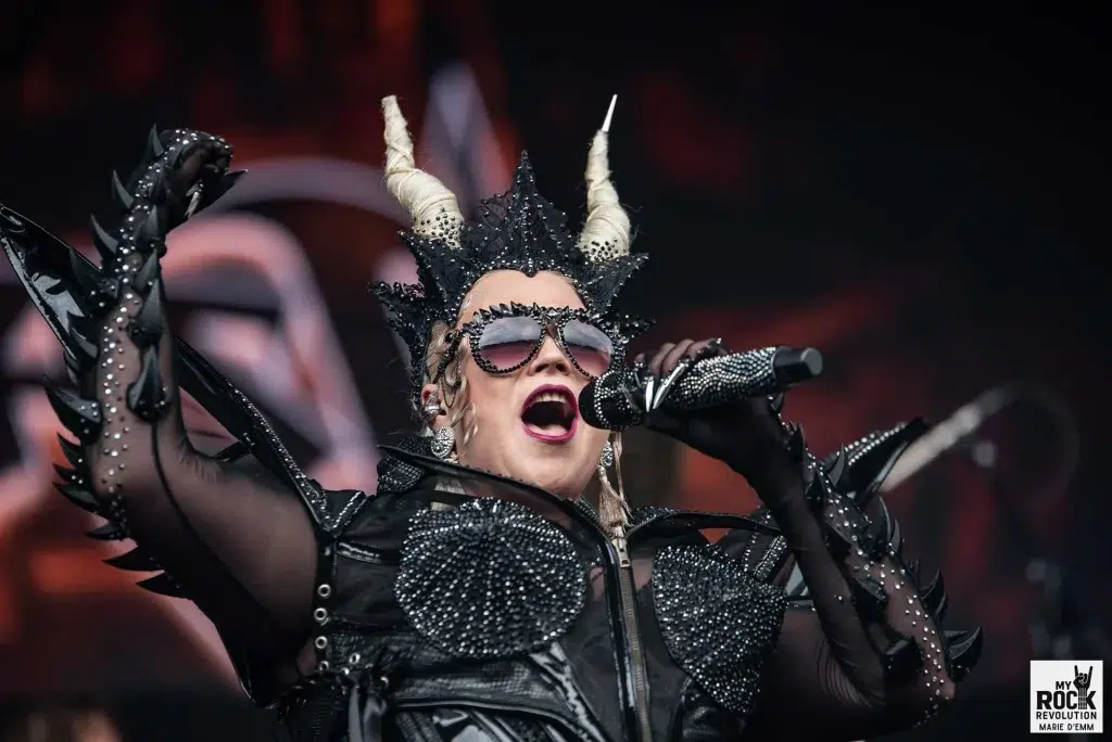 BATTLE-BEAST- live au HEAVY-WEEK-END-Jour 1 _ Noora Louhima