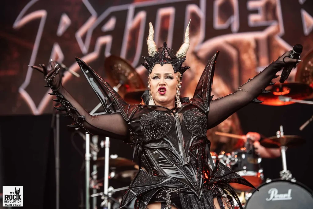 BATTLE-BEAST-HEAVY-WEEK-END-1 _ Noora Louhima