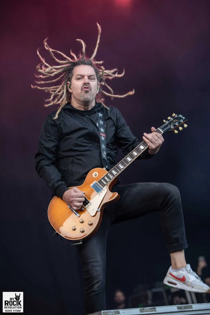 Fred Duquesne à la guitare – Mass Hysteria sur scène au Heavy Week-End