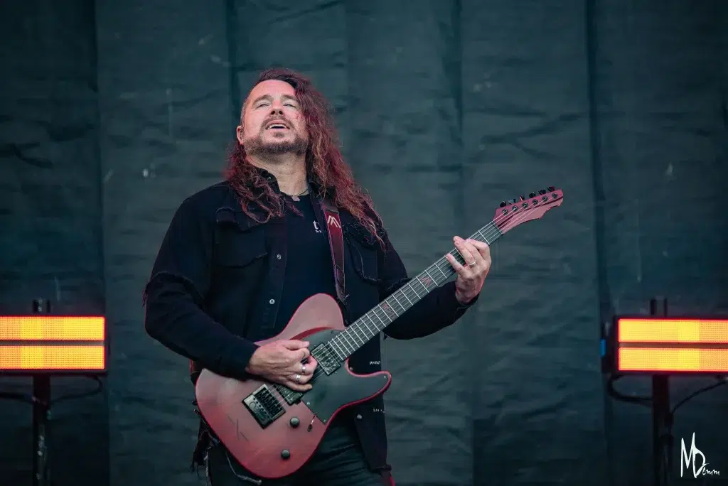 Mark Vollelunga à la guitare – Nothing More en concert au Heavy Week-End 2025