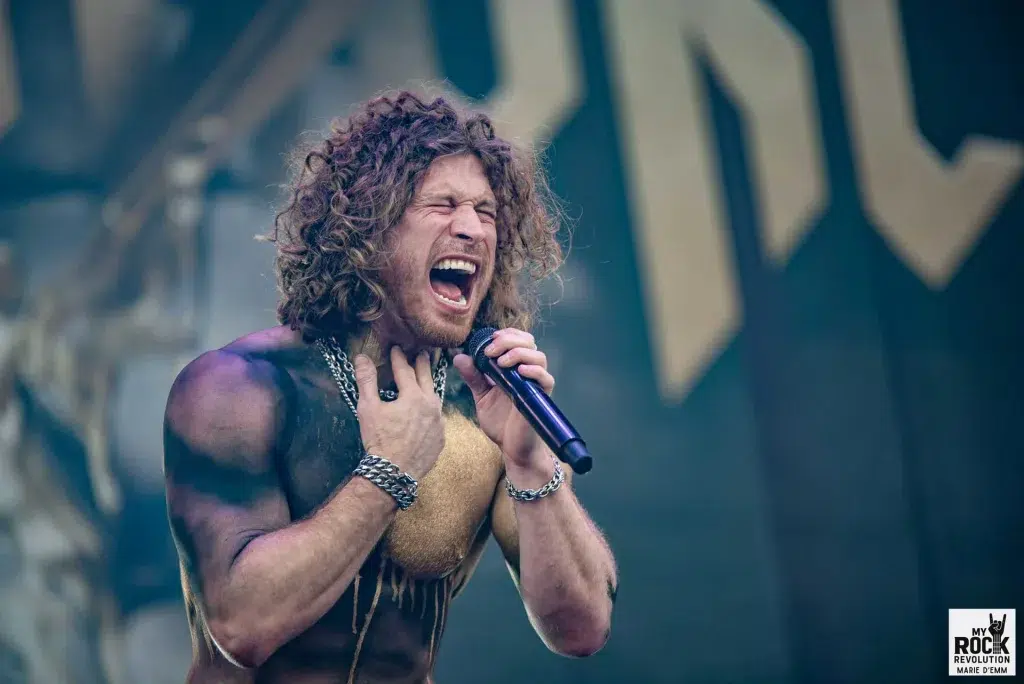 Jonny Hawkins, chanteur de Nothing More, lors du Heavy Week-End 2025