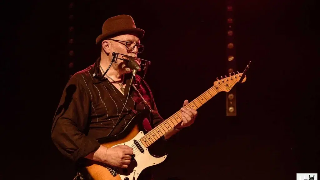 PETER-HARPER - guitariste / harmoniciste