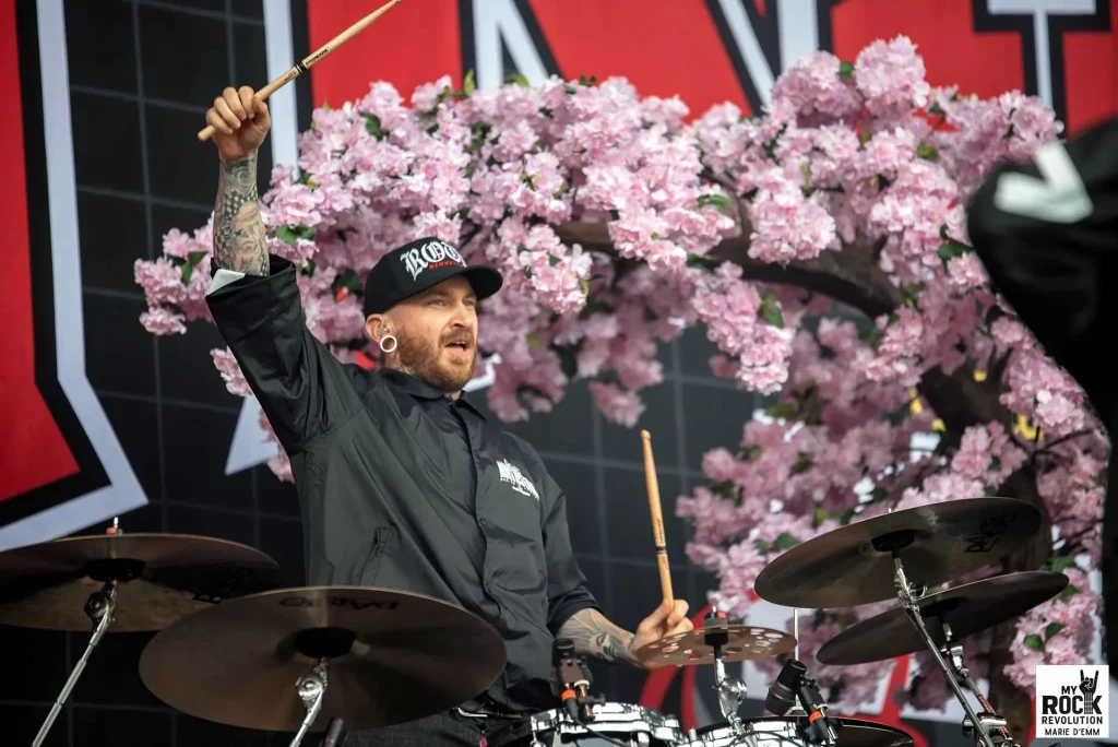 Phantom, batteur de Rise Of The Northstar, derrière ses fûts au Heavy Week-End 2025