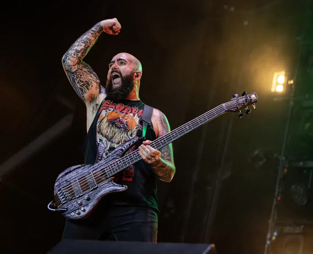Fit For An Autopsy _ Peter Spinazola harangue la foule du Hellfest