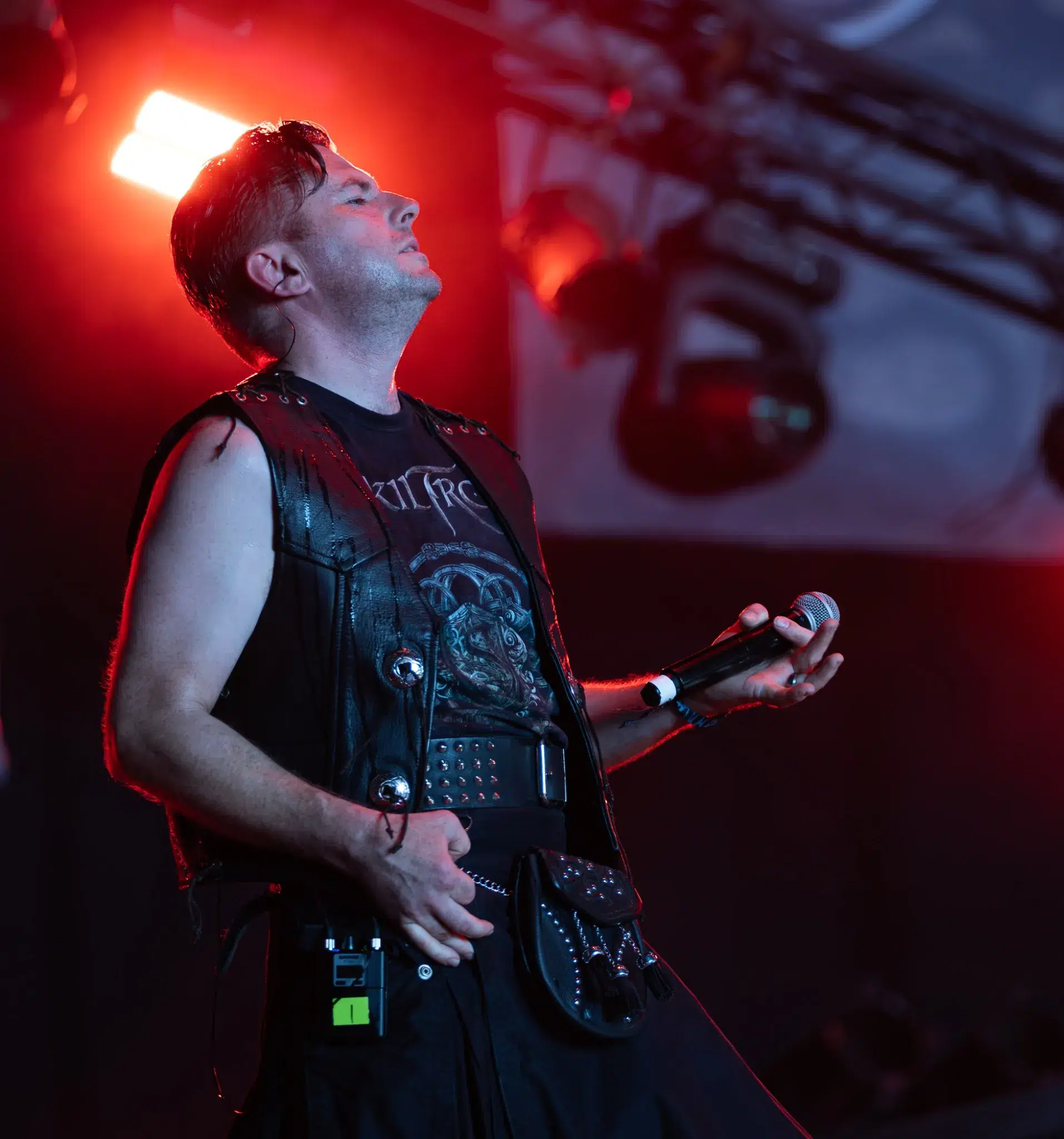 Skiltron-chanteur on stage Hellfest 2025