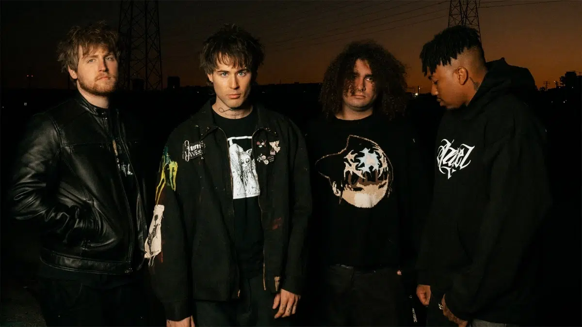 Holywatr en photo promo, à l'occasion de la sortie du clip Give Me a Show