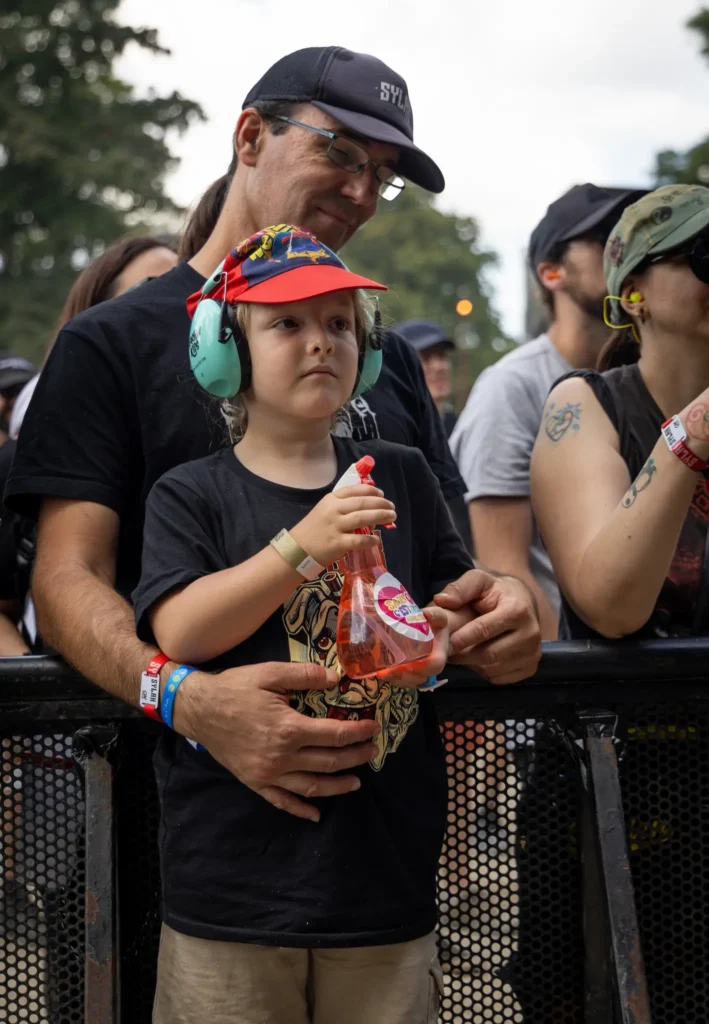 Akiavel young fan