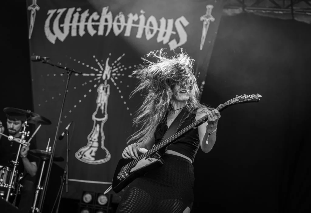 WITCHORIOUS
