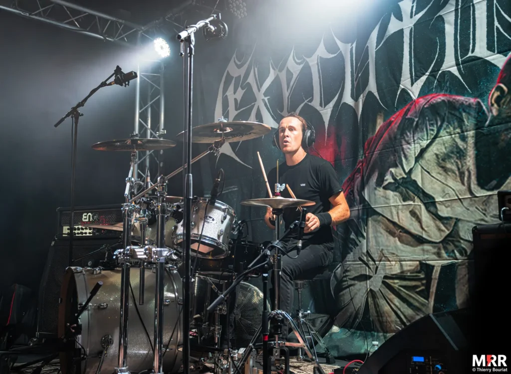 Batteur de Execution en concert à l’inauguration de la nouvelle scène du Salem 2025