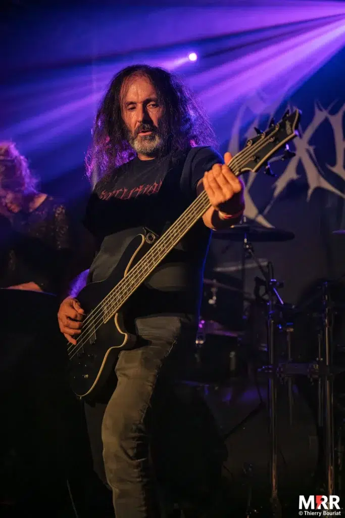 Bassiste de Execution en live au Salem 2025