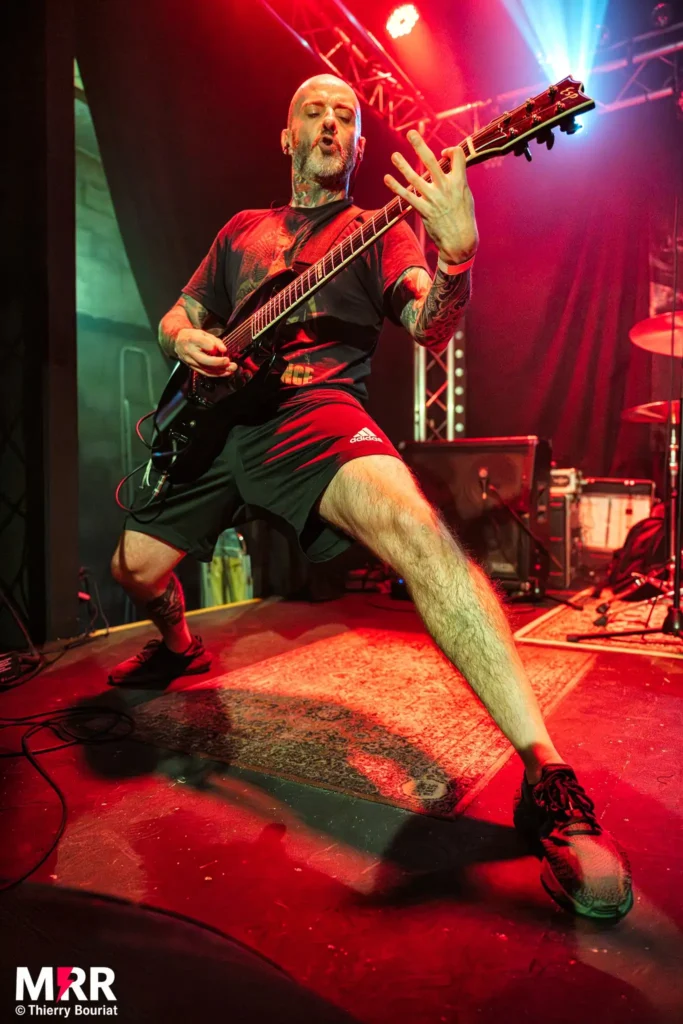 Guitariste de Explicit Silence en live au Salem 2025