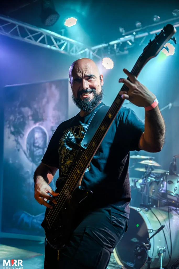 Bassiste de Héboïdophrenie en concert à l’inauguration du Salem 2025