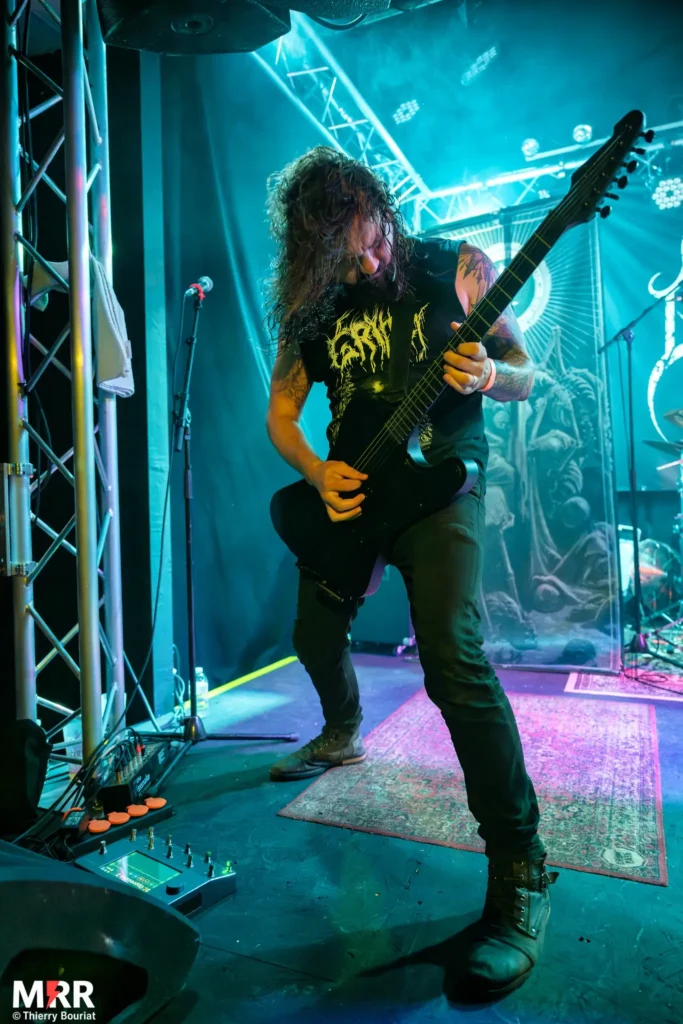 Guitariste de Oppression Salem 2025