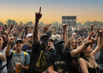 Public au Motocultor 2025 illustrant l’évolution du live metal