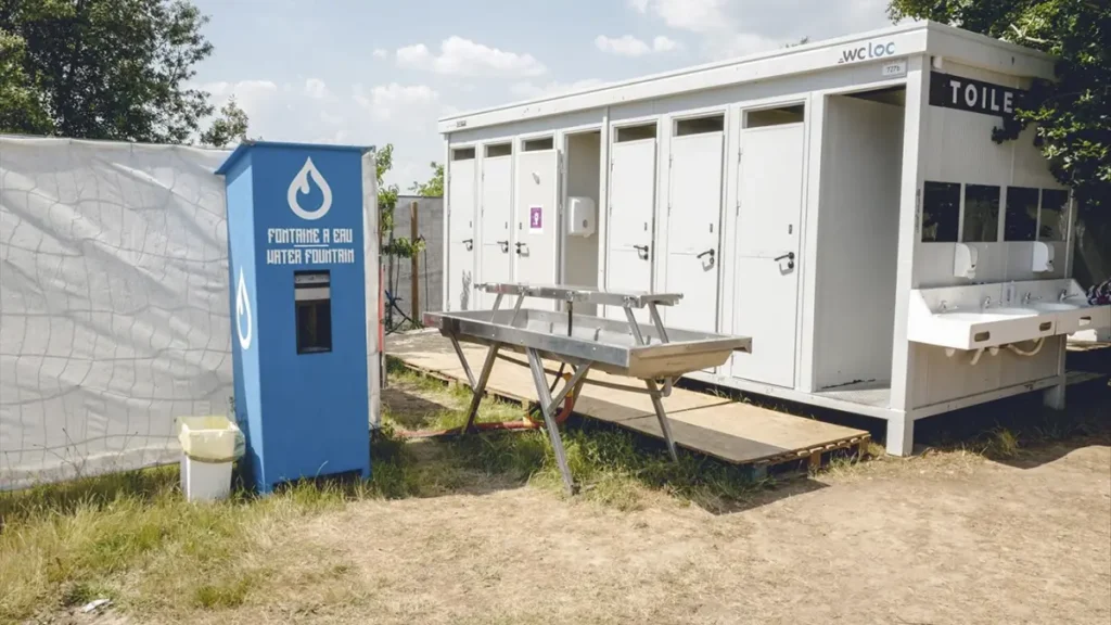 Fontaine à eau et sanitaires économes en eau au Hellfest Fontaine à eau et sanitaires économes en eau au Hellfest