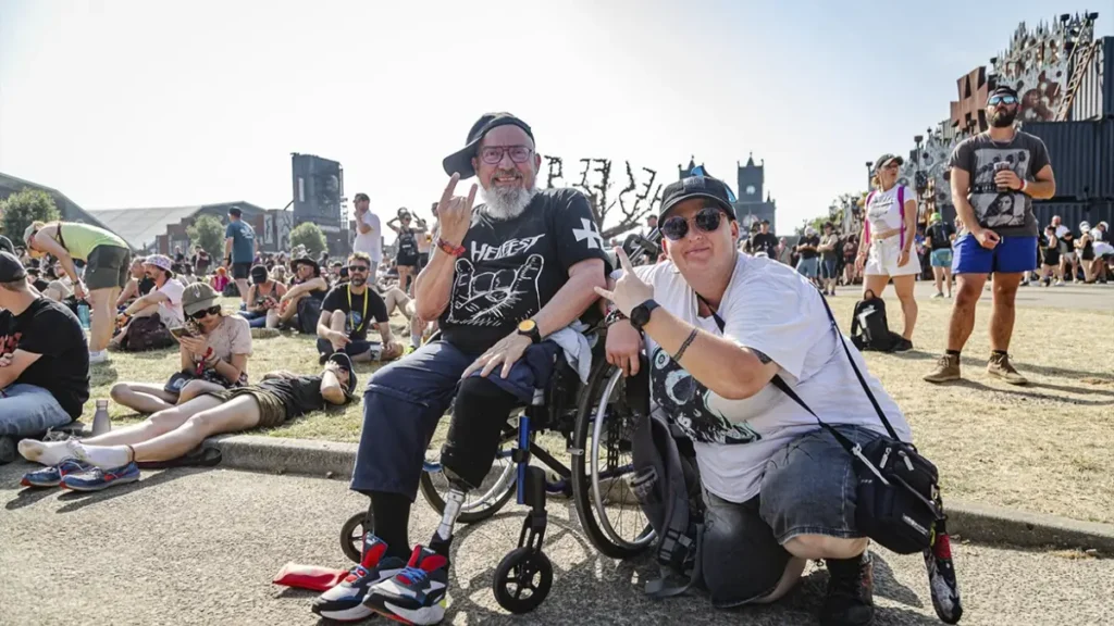 Festivaliers en situation de handicap accueillis sur le site du Hellfest Festivaliers en situation de handicap accueillis sur le site du Hellfest