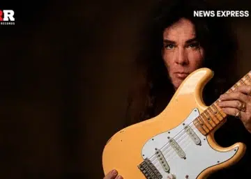 Yngwie Malmsteen avec sa guitare pour Hell Or High Water