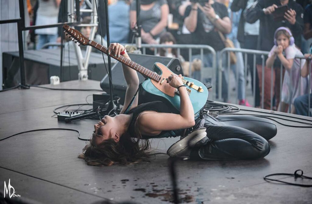 KIM MELVILLE solo guitare