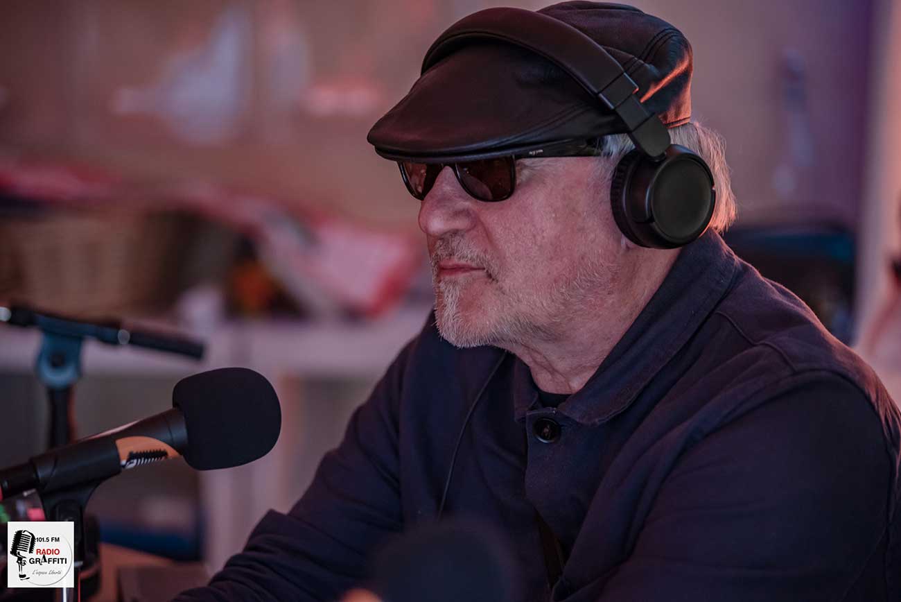 Dennis Greaves au micro de Radio Graffiti